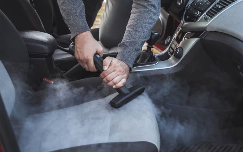 Araç İçi Buharlı Temizlik: Ferah ve Hijyenik Yolculuklar İçin Etkili Çözüm